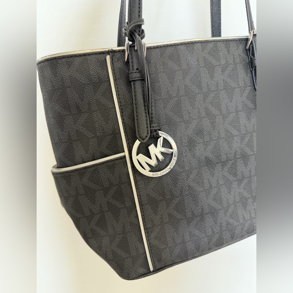 Michael Kors Black tote - Picture 3 of 7